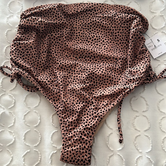 A Pea In The Pod Maternity Cheetah Convertible Two Piece Swimsuit Size Small - Picture 3 of 6
